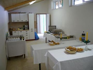 Pohostenie v klubovni Pohostenie v klubovni