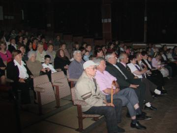 Oslavy dňa matiek v kultúrnom dome Oslavy dňa matiek v kultúrnom dome