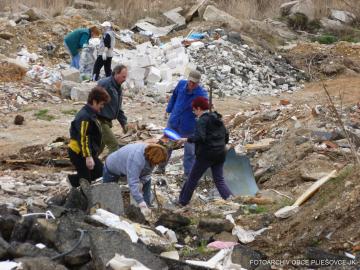 Jarná obecná brigáda - 14.04.2012 Jarná obecná brigáda - 14.04.2012