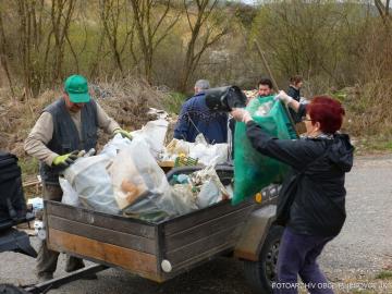 Jarná obecná brigáda - 14.04.2012 Jarná obecná brigáda - 14.04.2012