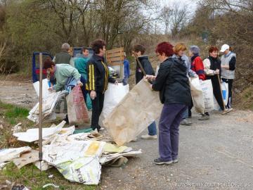 Jarná obecná brigáda - 14.04.2012 Jarná obecná brigáda - 14.04.2012