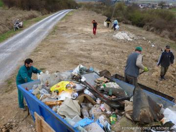 Jarná obecná brigáda - 14.04.2012 Jarná obecná brigáda - 14.04.2012