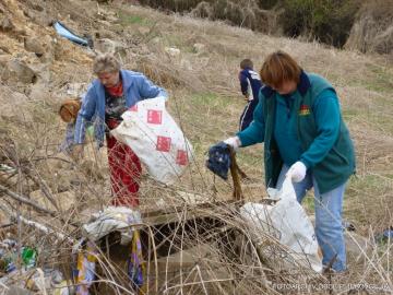 Jarná obecná brigáda - 14.04.2012 Jarná obecná brigáda - 14.04.2012