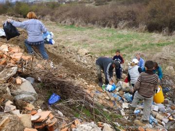Jarná obecná brigáda - 14.04.2012 Jarná obecná brigáda - 14.04.2012