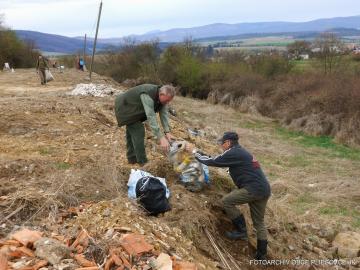 Jarná obecná brigáda - 14.04.2012 Jarná obecná brigáda - 14.04.2012