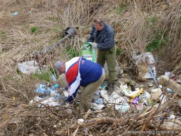 Jarná obecná brigáda - 14.04.2012 Jarná obecná brigáda - 14.04.2012