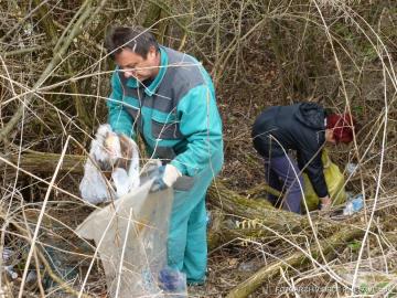 Jarná obecná brigáda - 14.04.2012 Jarná obecná brigáda - 14.04.2012