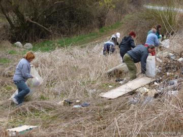 Jarná obecná brigáda - 14.04.2012 Jarná obecná brigáda - 14.04.2012