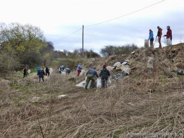 Jarná obecná brigáda - 14.04.2012 Jarná obecná brigáda - 14.04.2012