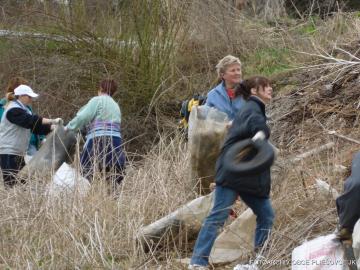 Jarná obecná brigáda - 14.04.2012 Jarná obecná brigáda - 14.04.2012