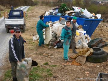 Jarná obecná brigáda - 14.04.2012 Jarná obecná brigáda - 14.04.2012