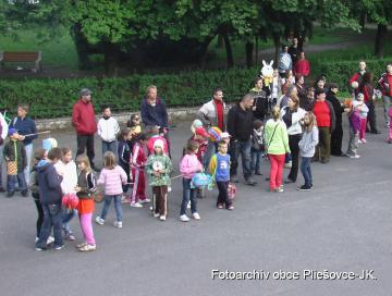 Lampiónový sprievod - 01.06.2012 Lampiónový sprievod - 01.06.2012