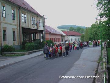 Lampiónový sprievod - 01.06.2012 Lampiónový sprievod - 01.06.2012