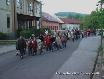 Lampiónový sprievod - 01.06.2012 Lampiónový sprievod - 01.06.2012