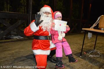 Rozsvietenie stromčeka - 06.12.2017 Rozsvietenie stromčeka - 06.12.2017