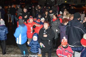Rozsvietenie stromčeka - 06.12.2017 Rozsvietenie stromčeka - 06.12.2017