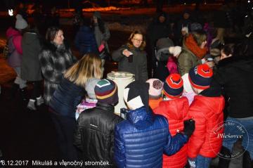 Rozsvietenie stromčeka - 06.12.2017 Rozsvietenie stromčeka - 06.12.2017