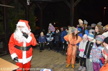 Rozsvietenie stromčeka - 06.12.2017 Rozsvietenie stromčeka - 06.12.2017